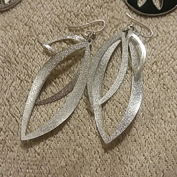 Earring bundle - Picture 3 of 4